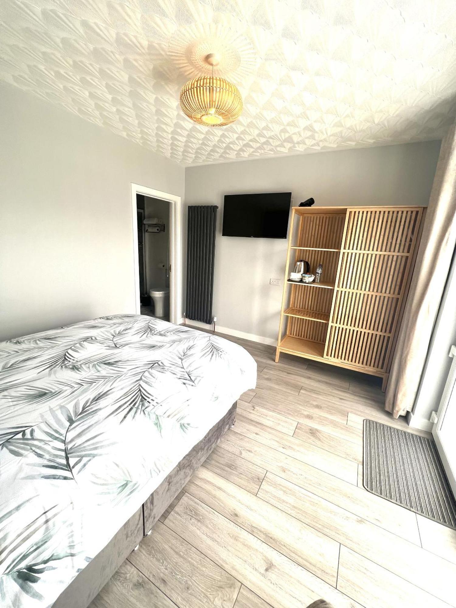 Rest A While Bed & Breakfast Бушмилс Стая снимка